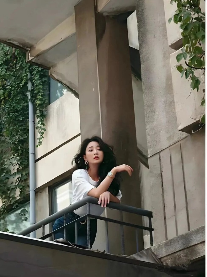 Biệt thự của "mỹ nhân có vòng eo đẹp nhất showbiz", ai đi qua cũng ngoái nhìn- Ảnh 3.