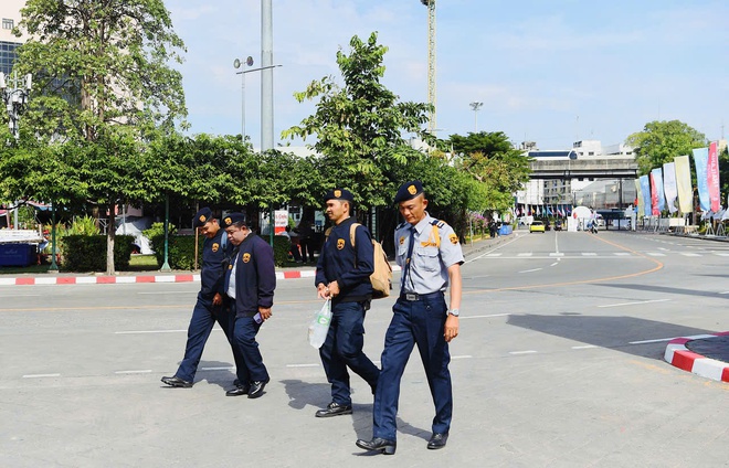 Cận cảnh xe dò bom mìn xuất hiện tại SVĐ Rajamangala trước giờ lễ khai mạc SEA Games 33- Ảnh 7. Cận cảnh xe dò bom mìn xuất hiện tại SVĐ Rajamangala trước giờ lễ khai mạc SEA Games 33- Ảnh 7.