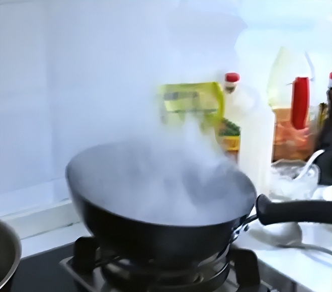 6 thói quen xào nấu tưởng vô hại nhưng đang âm thầm hủy hoại bạn mỗi ngày- Ảnh 5. 6 thói quen xào nấu tưởng vô hại nhưng đang âm thầm hủy hoại bạn mỗi ngày- Ảnh 5.