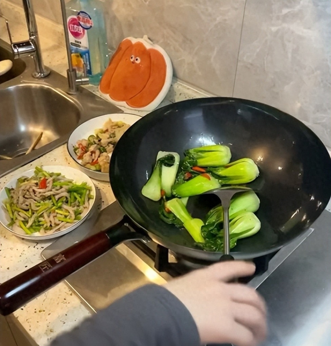 6 thói quen xào nấu tưởng vô hại nhưng đang âm thầm hủy hoại bạn mỗi ngày- Ảnh 2. 6 thói quen xào nấu tưởng vô hại nhưng đang âm thầm hủy hoại bạn mỗi ngày- Ảnh 2.