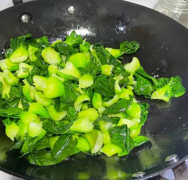 6 thói quen xào nấu tưởng vô hại nhưng đang âm thầm hủy hoại bạn mỗi ngày- Ảnh 1. 6 thói quen xào nấu tưởng vô hại nhưng đang âm thầm hủy hoại bạn mỗi ngày- Ảnh 1.