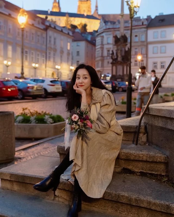 343 ngày tang tóc của showbiz: Hơn chục sao đột tử, hết tự sát, bạo bệnh lại đến tai nạn ngã lầu đầy uẩn khúc- Ảnh 18. 343 ngày tang tóc của showbiz: Hơn chục sao đột tử, hết tự sát, bạo bệnh lại đến tai nạn ngã lầu đầy uẩn khúc- Ảnh 18.