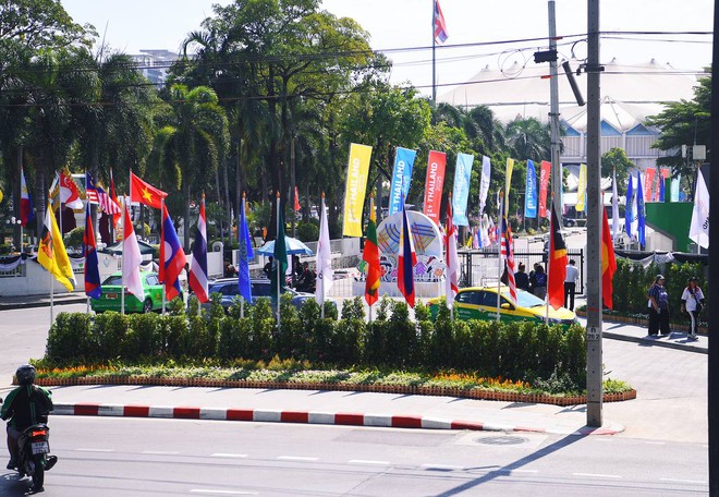 Cận cảnh xe dò bom mìn xuất hiện tại SVĐ Rajamangala trước giờ lễ khai mạc SEA Games 33- Ảnh 9. Cận cảnh xe dò bom mìn xuất hiện tại SVĐ Rajamangala trước giờ lễ khai mạc SEA Games 33- Ảnh 9.