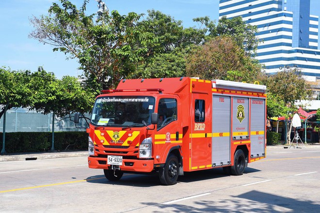 Cận cảnh xe dò bom mìn xuất hiện tại SVĐ Rajamangala trước giờ lễ khai mạc SEA Games 33- Ảnh 4. Cận cảnh xe dò bom mìn xuất hiện tại SVĐ Rajamangala trước giờ lễ khai mạc SEA Games 33- Ảnh 4.