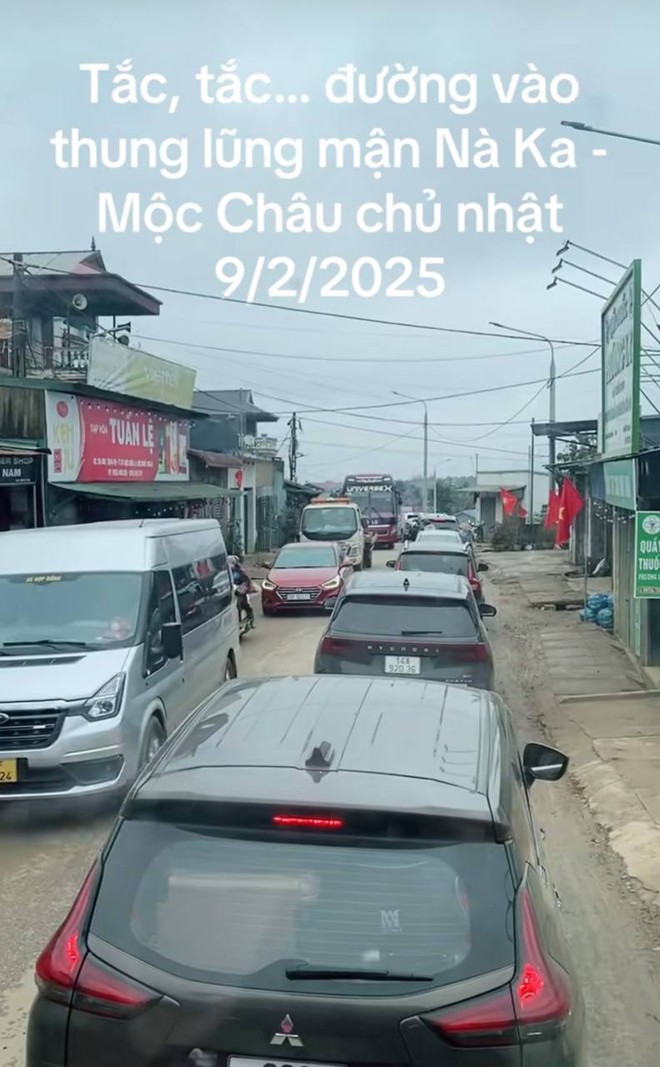 Đi gần 10 tiếng để săn hoa mận ở Mộc Châu: Ăn ngủ vạ vật, tắc dài hàng giờ nhưng thành quả quá xứng đáng!- Ảnh 11.