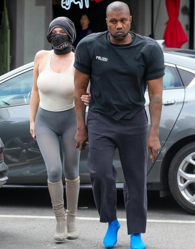 Chấn động MXH toàn cầu: Báo Mỹ đưa tin Kanye West bị vợ bỏ sau vụ ép khoả thân và dàn cảnh trước Taylor Swift!- Ảnh 5. Chấn động MXH toàn cầu: Báo Mỹ đưa tin Kanye West bị vợ bỏ sau vụ ép khoả thân và dàn cảnh trước Taylor Swift!- Ảnh 5.