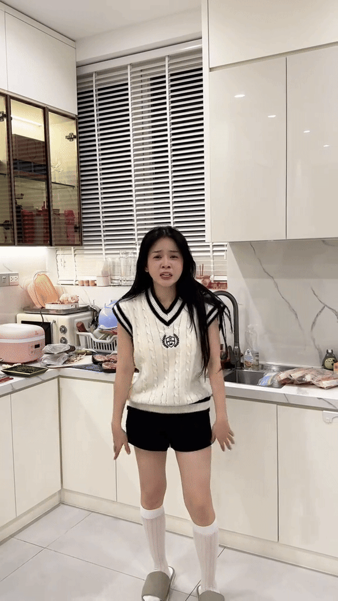 Trend "Giờ tao đưa mày 4 tỷ..." là gì mà khiến dân mạng xách vali đồng loạt "biến mất không dấu vết"?- Ảnh 3.