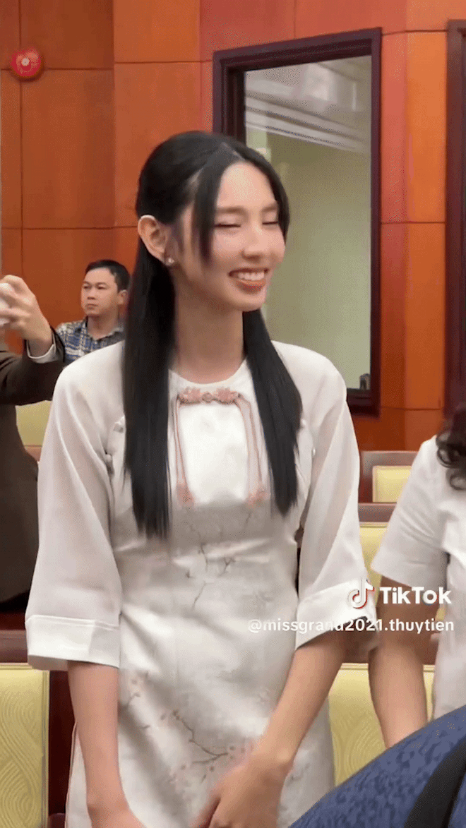 HIEUTHUHAI và Thùy Tiên xuất hiện ở buổi họp mặt văn nghệ sĩ, khoảnh khắc gấp đôi visual là đây!- Ảnh 2.