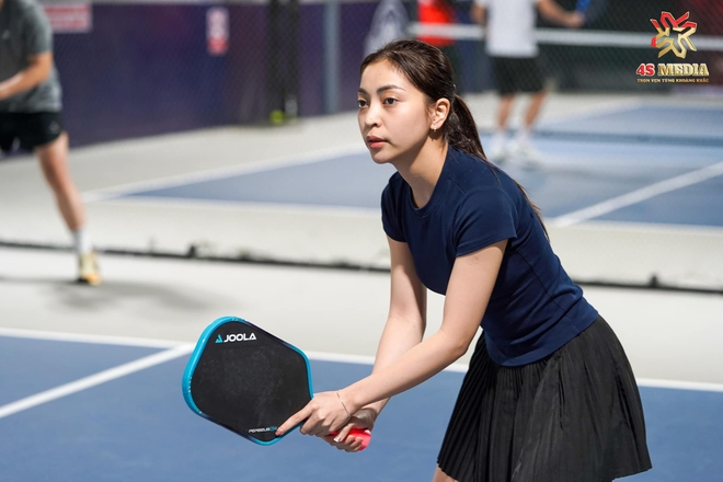 Nhật Lê "trắng phát sáng" trên sân pickleball, sau 7 năm vẫn mang vibe "mối tình năm 17 tuổi" nổi nhất làng bóng đá- Ảnh 6.