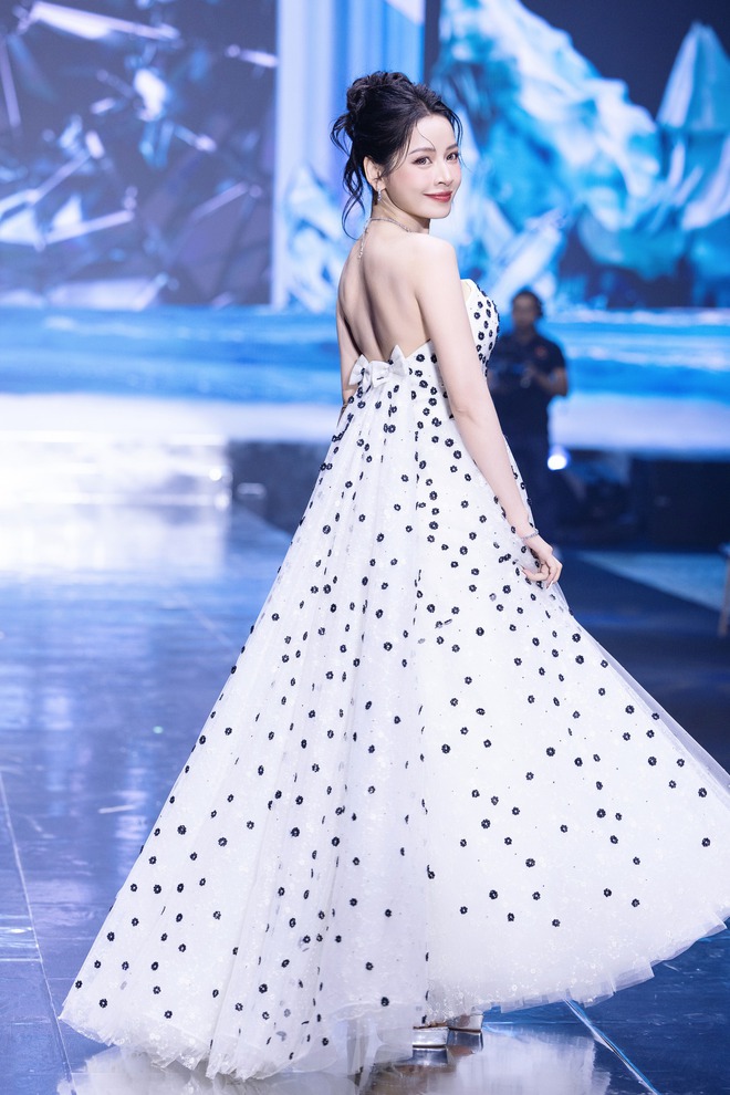 Mỹ nhân Việt đẹp tới độ chỉ ngồi cười cũng đổi đời, nhan sắc hiện tại không ai có thể chê- Ảnh 7. Mỹ nhân Việt đẹp tới độ chỉ ngồi cười cũng đổi đời, nhan sắc hiện tại không ai có thể chê- Ảnh 7.