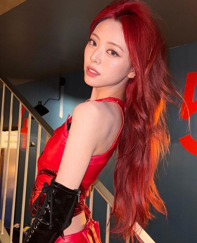 "Thánh body" mắt to một cách vô lý, đi cắt tóc gây náo loạn cả salon- Ảnh 6. "Thánh body" mắt to một cách vô lý, đi cắt tóc gây náo loạn cả salon- Ảnh 6.