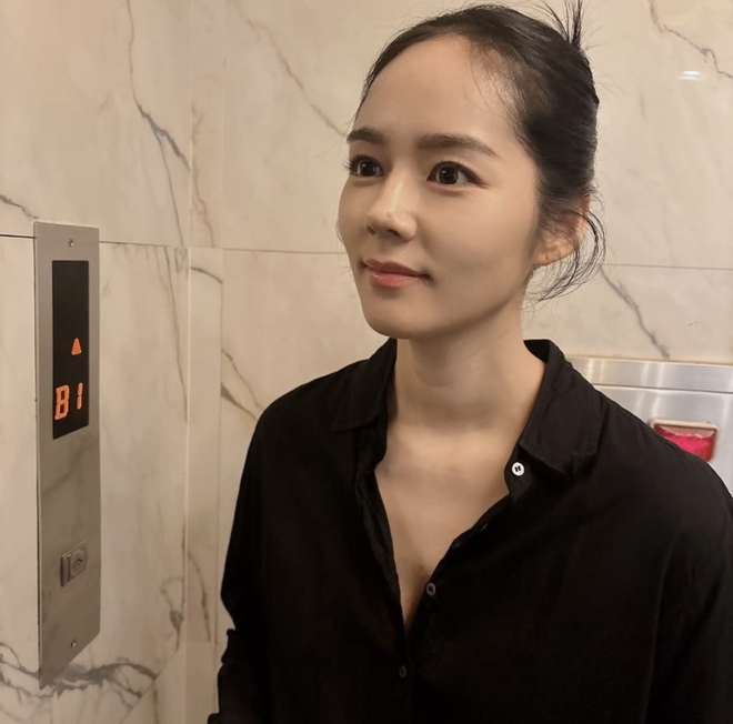 Lộ ảnh nhan sắc mộc của đệ nhất mỹ nhân Hàn Quốc khi chụp từ “góc chết”- Ảnh 9. Lộ ảnh nhan sắc mộc của đệ nhất mỹ nhân Hàn Quốc khi chụp từ “góc chết”- Ảnh 9.