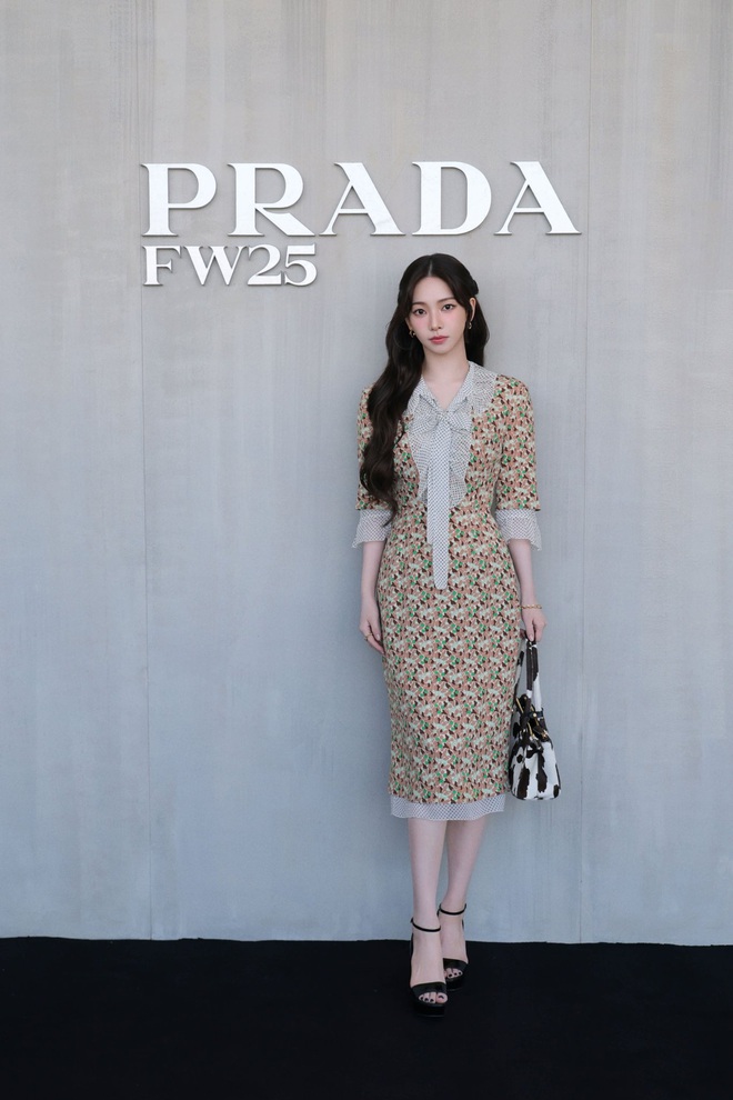 Camera chụp lén đại sứ Prada ở sân bay, xứng danh 3 từ "nữ thần AI"- Ảnh 12. Camera chụp lén đại sứ Prada ở sân bay, xứng danh 3 từ "nữ thần AI"- Ảnh 12.