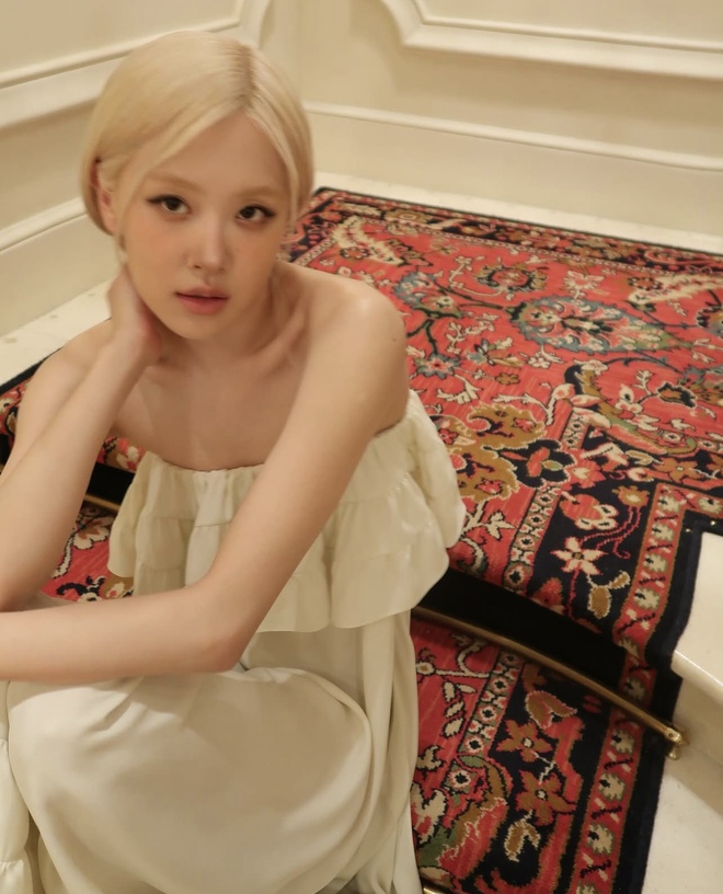 Rosé làm điều chưa từng thử tại show Saint Laurent, nhìn rất hợp “thiên tài khuôn mặt” nhưng không có khung hình chung- Ảnh 7. Rosé làm điều chưa từng thử tại show Saint Laurent, nhìn rất hợp “thiên tài khuôn mặt” nhưng không có khung hình chung- Ảnh 7.