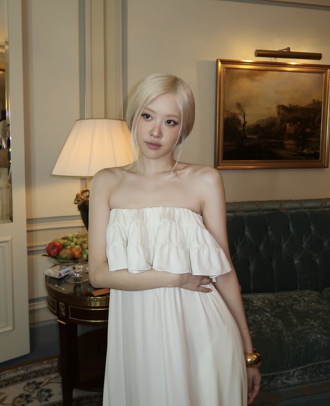 Rosé làm điều chưa từng thử tại show Saint Laurent, nhìn rất hợp “thiên tài khuôn mặt” nhưng không có khung hình chung- Ảnh 9. Rosé làm điều chưa từng thử tại show Saint Laurent, nhìn rất hợp “thiên tài khuôn mặt” nhưng không có khung hình chung- Ảnh 9.