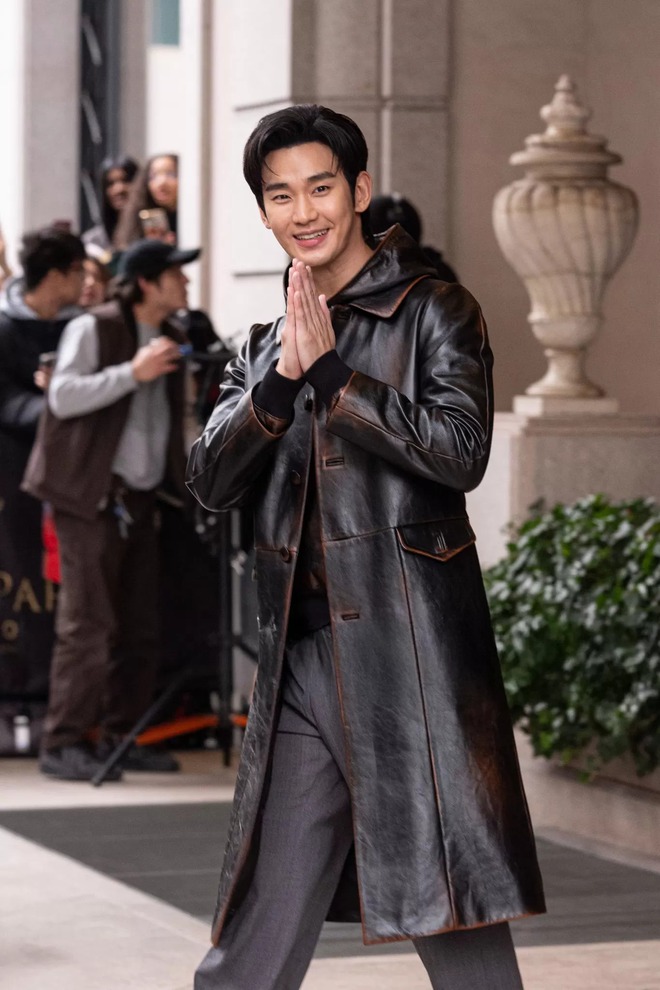 Brand thời trang "bỏ của chạy lấy người" vì Kim Soo Hyun, chỉ còn trông đợi vào công chúa Kpop- Ảnh 6. Brand thời trang "bỏ của chạy lấy người" vì Kim Soo Hyun, chỉ còn trông đợi vào công chúa Kpop- Ảnh 6.