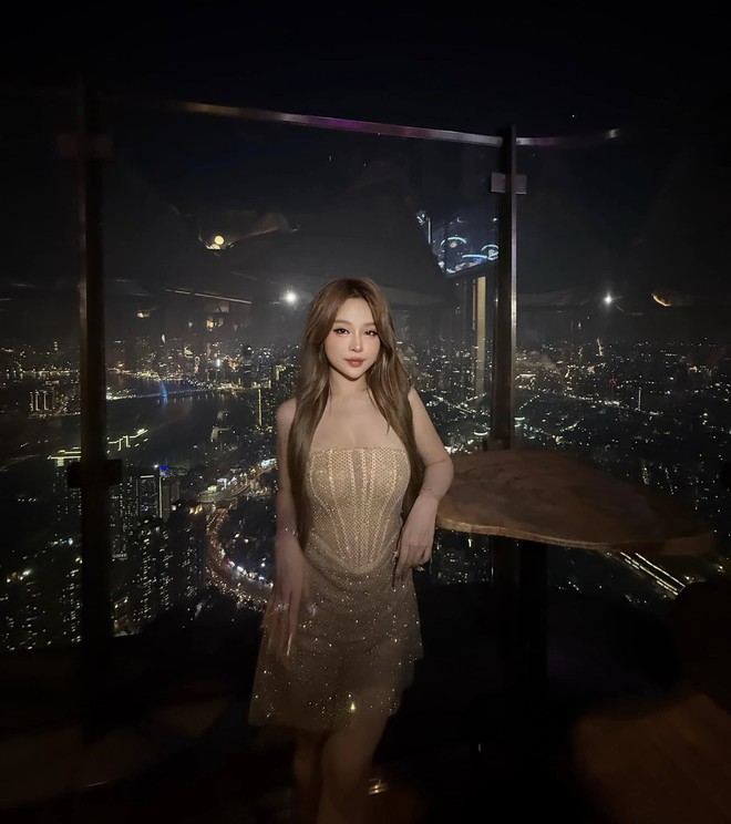 Mỹ nhân cao 1m58 nổi tiếng suốt 17 năm, bước vào độ tuổi U40 với gương mặt trẻ hơn tuổi thật quá mức- Ảnh 10. Mỹ nhân cao 1m58 nổi tiếng suốt 17 năm, bước vào độ tuổi U40 với gương mặt trẻ hơn tuổi thật quá mức- Ảnh 10.