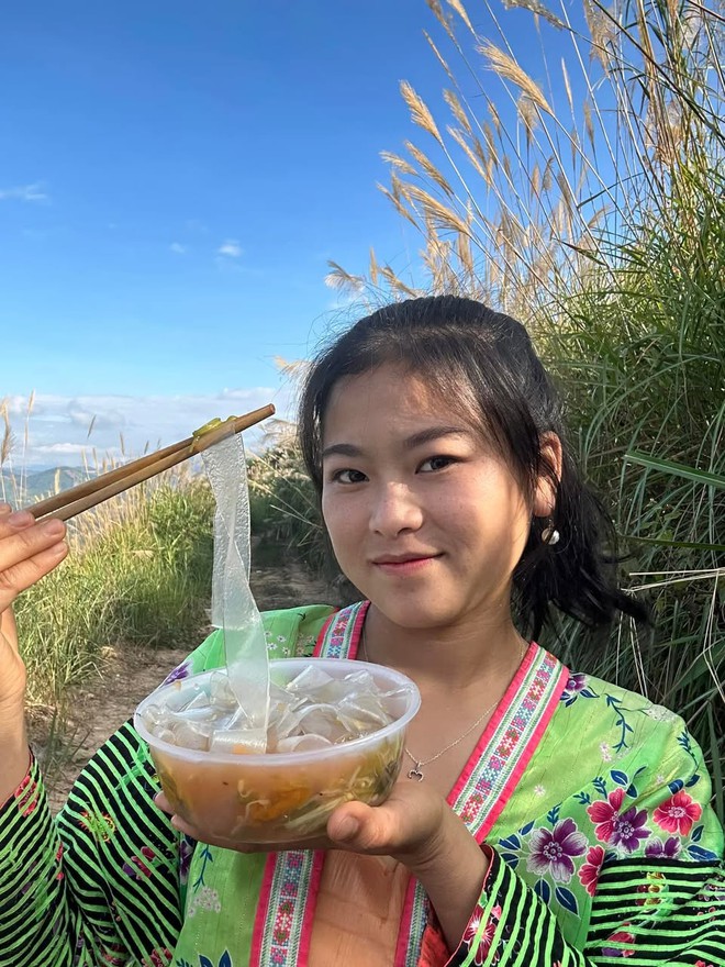 Chuyện gì đã xảy ra khiến Sùng Bầu đột ngột dừng nhận tiền gửi tài khoản cá nhân để nấu ăn cho trẻ vùng cao?- Ảnh 4.