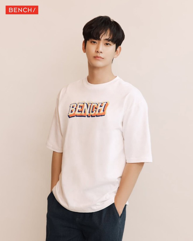 Brand thời trang "bỏ của chạy lấy người" vì Kim Soo Hyun, chỉ còn trông đợi vào công chúa Kpop- Ảnh 11. Brand thời trang "bỏ của chạy lấy người" vì Kim Soo Hyun, chỉ còn trông đợi vào công chúa Kpop- Ảnh 11.