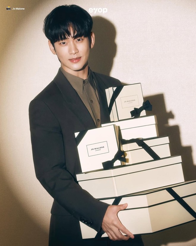 Brand thời trang "bỏ của chạy lấy người" vì Kim Soo Hyun, chỉ còn trông đợi vào công chúa Kpop- Ảnh 8. Brand thời trang "bỏ của chạy lấy người" vì Kim Soo Hyun, chỉ còn trông đợi vào công chúa Kpop- Ảnh 8.