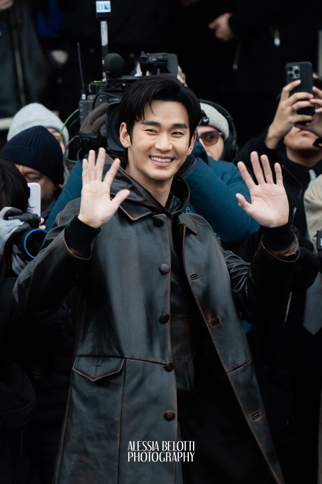 Quay như chong chóng: Prada đã "dứt tình" với Kim Soo Hyun?- Ảnh 6.