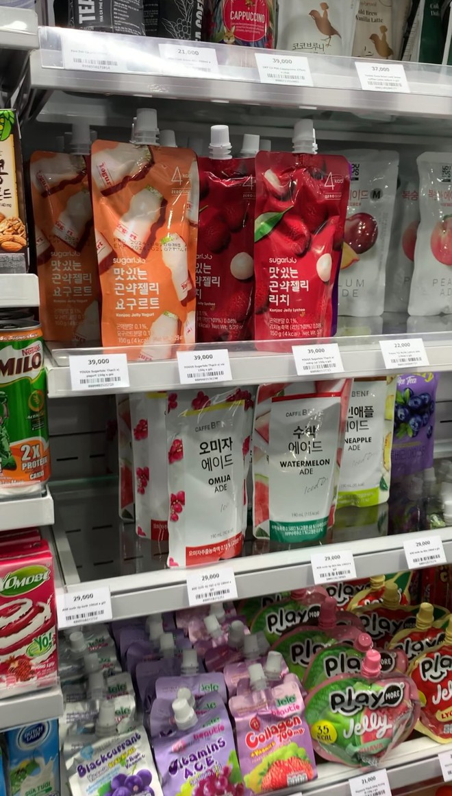 Tình trạng GS25 ở Hà Nội mấy ngày nay: Nhiều món ăn liên tục "sold out", nơi nào cũng đông nghịt- Ảnh 6. Tình trạng GS25 ở Hà Nội mấy ngày nay: Nhiều món ăn liên tục "sold out", nơi nào cũng đông nghịt- Ảnh 6.