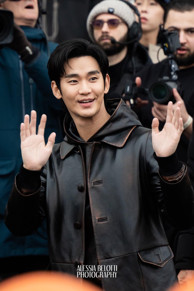 Quay như chong chóng: Prada đã "dứt tình" với Kim Soo Hyun?- Ảnh 5.