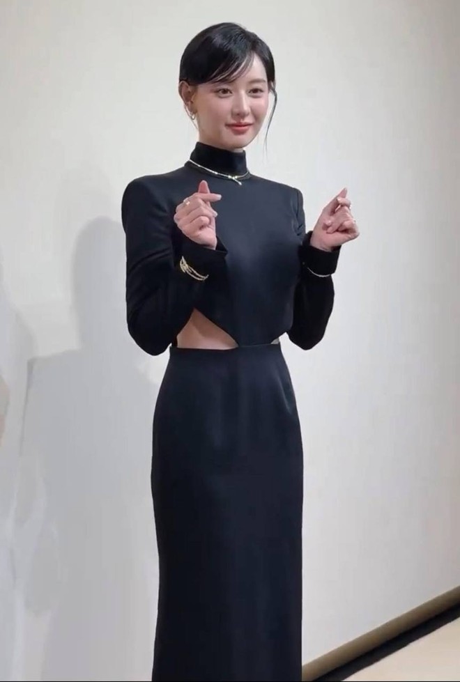 Kim Ji Won tái hiện combo viral tại event, gọi là "chiến thần visual" quá xứng đáng- Ảnh 2.