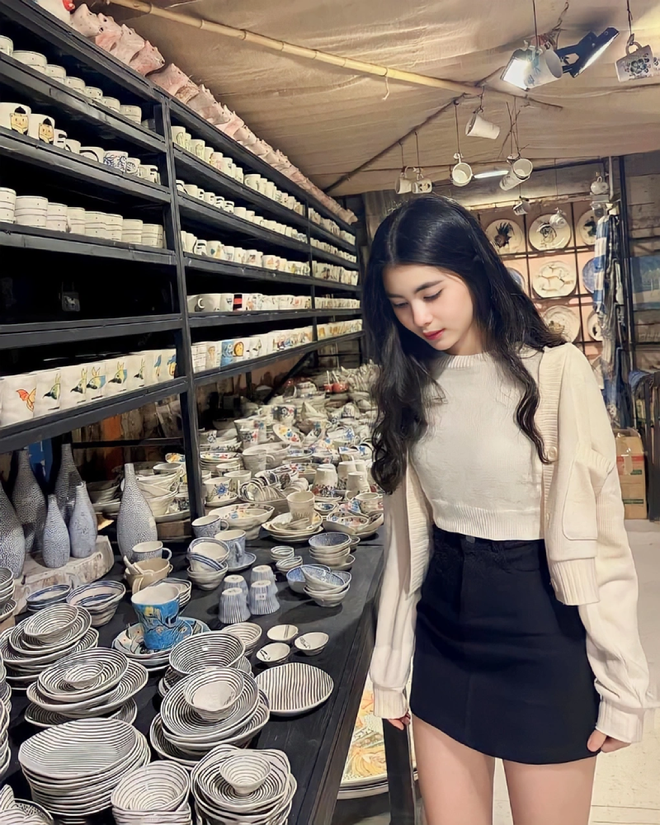 Ái nữ kín tiếng nhà MC Quyền Linh: Visual tuổi 17 không kém cạnh Lọ Lem, thành tích học tập thế nào?- Ảnh 8. Ái nữ kín tiếng nhà MC Quyền Linh: Visual tuổi 17 không kém cạnh Lọ Lem, thành tích học tập thế nào?- Ảnh 8.
