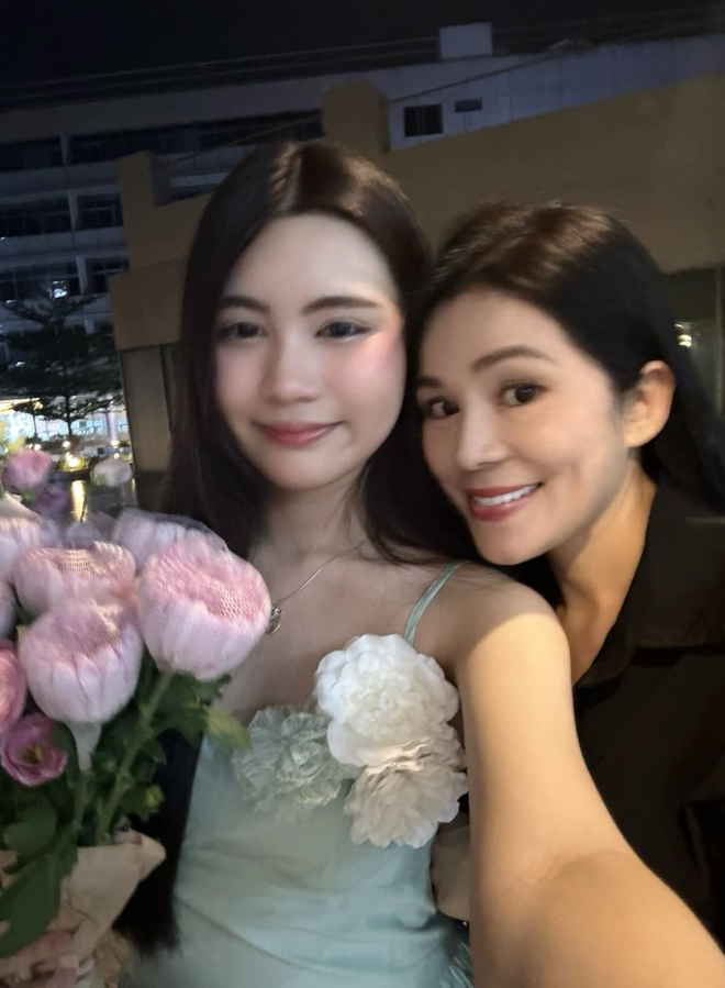 Ái nữ kín tiếng nhà MC Quyền Linh: Visual tuổi 17 không kém cạnh Lọ Lem, thành tích học tập thế nào?- Ảnh 11. Ái nữ kín tiếng nhà MC Quyền Linh: Visual tuổi 17 không kém cạnh Lọ Lem, thành tích học tập thế nào?- Ảnh 11.