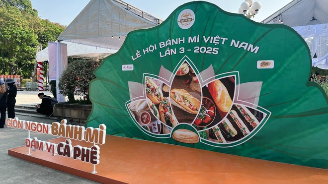 Cận cảnh lễ hội Bánh mì lớn nhất năm "đổ bộ" TP.HCM: Hơn 150 gian hàng, biển người xếp hàng từ sáng sớm- Ảnh 5.