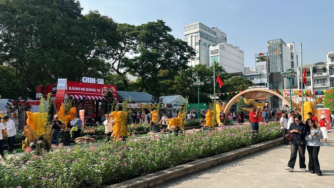 Cận cảnh lễ hội Bánh mì lớn nhất năm "đổ bộ" TP.HCM: Hơn 150 gian hàng, biển người xếp hàng từ sáng sớm- Ảnh 3.