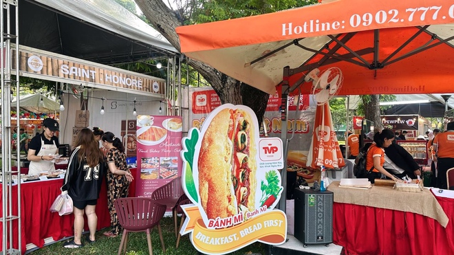 Cận cảnh lễ hội Bánh mì lớn nhất năm "đổ bộ" TP.HCM: Hơn 150 gian hàng, biển người xếp hàng từ sáng sớm- Ảnh 18.