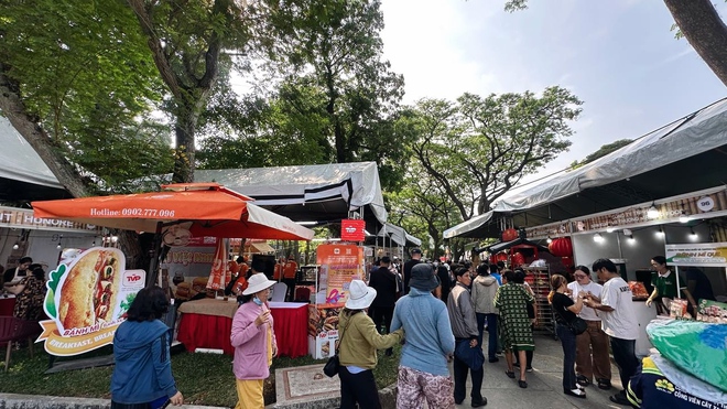 Cận cảnh lễ hội Bánh mì lớn nhất năm "đổ bộ" TP.HCM: Hơn 150 gian hàng, biển người xếp hàng từ sáng sớm- Ảnh 10.