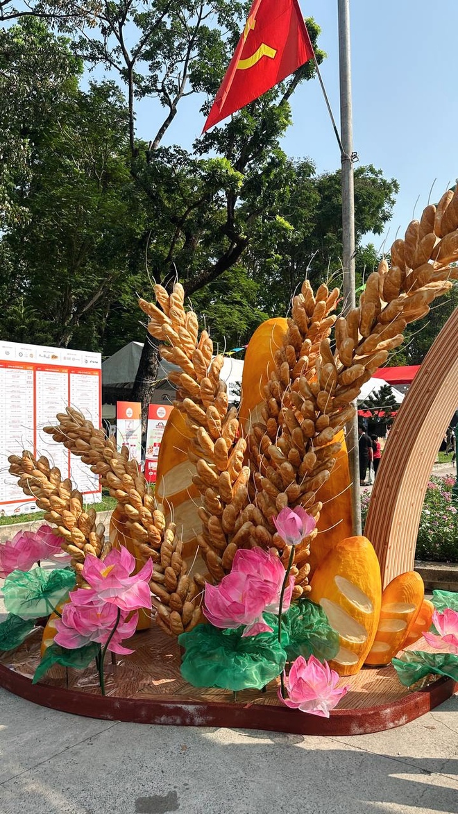 Cận cảnh lễ hội Bánh mì lớn nhất năm "đổ bộ" TP.HCM: Hơn 150 gian hàng, biển người xếp hàng từ sáng sớm- Ảnh 7.