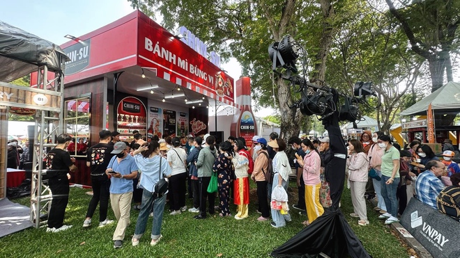 Cận cảnh lễ hội Bánh mì lớn nhất năm "đổ bộ" TP.HCM: Hơn 150 gian hàng, biển người xếp hàng từ sáng sớm- Ảnh 21.