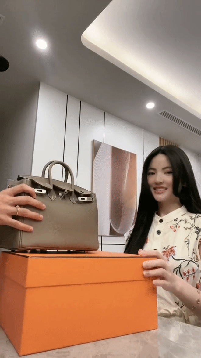 Chu Thanh Huyền khoe giàu có trên mạng ra sao?- Ảnh 1.