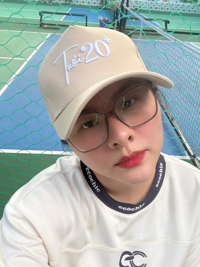 Diễn viên Vân Trang đu trend pickleball, chỉ đăng một khoảnh khắc ra sân đã gây sốt mạng xã hội- Ảnh 2.