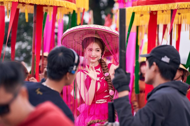 Hoà Minzy ứng xử 10 điểm khi sản phẩm Bắc Bling đạt 100 triệu view bị chê "nhảm nhí hổ lốn"- Ảnh 7. Hoà Minzy ứng xử 10 điểm khi sản phẩm Bắc Bling đạt 100 triệu view bị chê "nhảm nhí hổ lốn"- Ảnh 7.