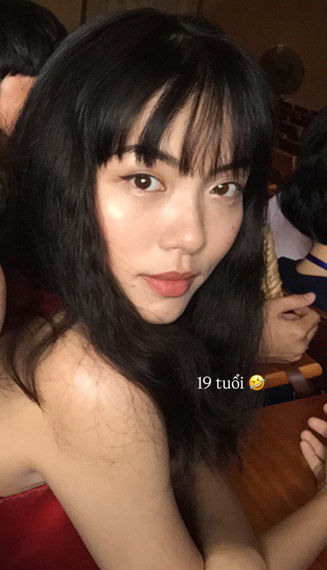 "Phú bà" tự nhận cơ địa mặt già bẩm sinh, tung hình hồi lớp 7 để chứng minh... visual "đóng băng"- Ảnh 3. "Phú bà" tự nhận cơ địa mặt già bẩm sinh, tung hình hồi lớp 7 để chứng minh... visual "đóng băng"- Ảnh 3.