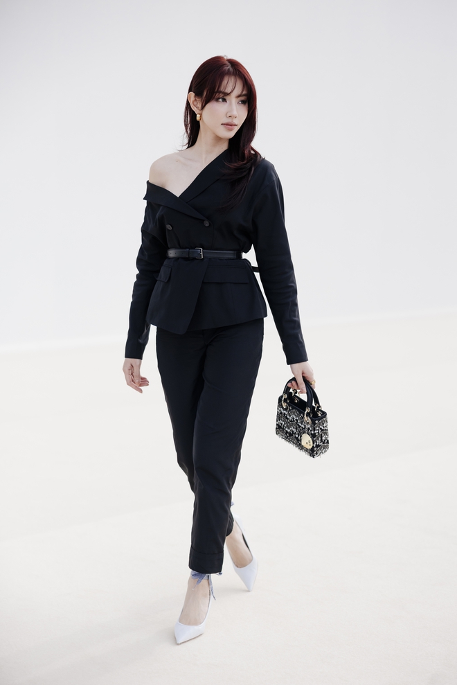 Trọn bộ ảnh nét căng Thuỳ Tiên bừng sáng tại sự kiện có Jisoo - Mingyu, nhan sắc và thần thái "tuyệt đối điện ảnh"- Ảnh 4. Trọn bộ ảnh nét căng Thuỳ Tiên bừng sáng tại sự kiện có Jisoo - Mingyu, nhan sắc và thần thái "tuyệt đối điện ảnh"- Ảnh 4.