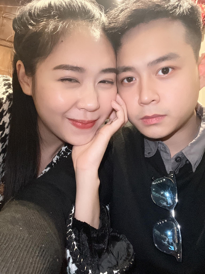 Chuyện tình sao nam Vbiz và vợ yêu 9 năm: Bên nhau từ năm cấp 3, visual bà xã ngang ngửa hot girl- Ảnh 8. Chuyện tình sao nam Vbiz và vợ yêu 9 năm: Bên nhau từ năm cấp 3, visual bà xã ngang ngửa hot girl- Ảnh 8.