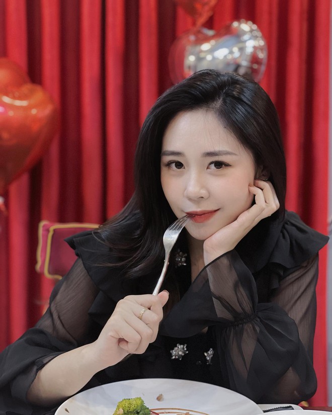 Chuyện tình sao nam Vbiz và vợ yêu 9 năm: Bên nhau từ năm cấp 3, visual bà xã ngang ngửa hot girl- Ảnh 16. Chuyện tình sao nam Vbiz và vợ yêu 9 năm: Bên nhau từ năm cấp 3, visual bà xã ngang ngửa hot girl- Ảnh 16.