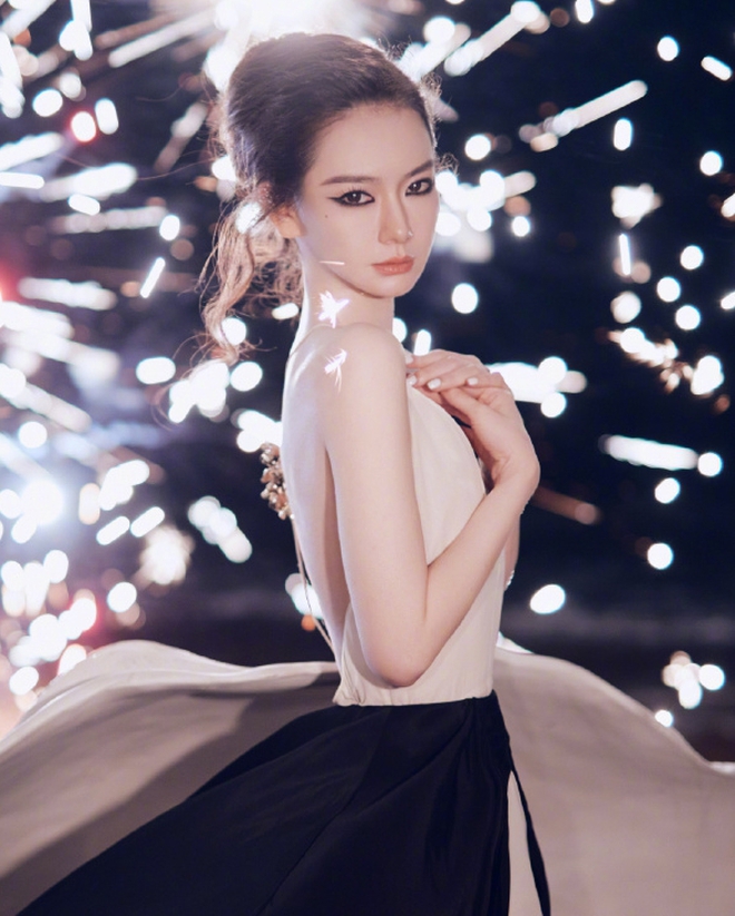 Nhan sắc biến dạng bị ví như "người ngoài hành tinh" của mỹ nhân xinh như búp bê trên sóng truyền hình- Ảnh 5.
