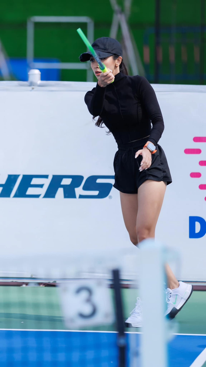 Cô nàng chỉ xuất hiện vài giây đã hút triệu views vì quá thần thái khi chơi pickleball, thì ra là hot gymer nổi tiếng- Ảnh 2.
