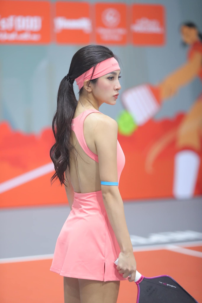 Cô nàng chỉ xuất hiện vài giây đã hút triệu views vì quá thần thái khi chơi pickleball, thì ra là hot gymer nổi tiếng- Ảnh 4.