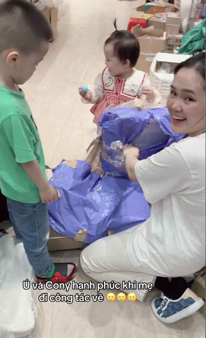 Quỳnh Anh - vợ Duy Mạnh - lộ khoảnh khắc mẹ bỉm xuề xoà, khác hẳn lúc "lên đồ" xinh như gái Nhật- Ảnh 3.
