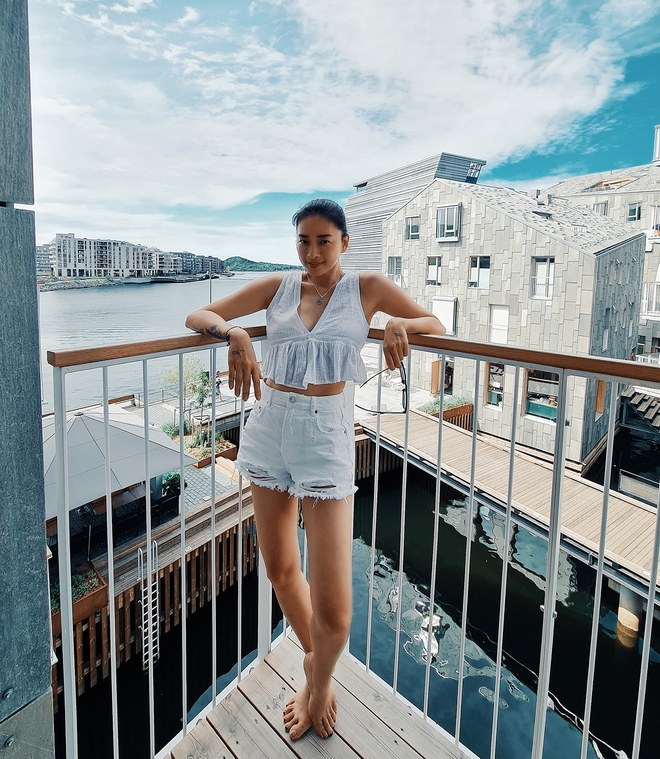 Với 4 món thời trang, style đi du lịch của phụ nữ trên 40 tuổi sẽ sành điệu như Ngô Thanh Vân- Ảnh 6.