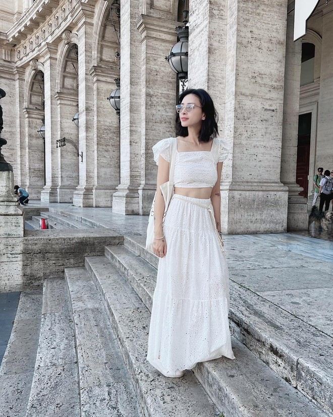 Với 4 món thời trang, style đi du lịch của phụ nữ trên 40 tuổi sẽ sành điệu như Ngô Thanh Vân- Ảnh 9.