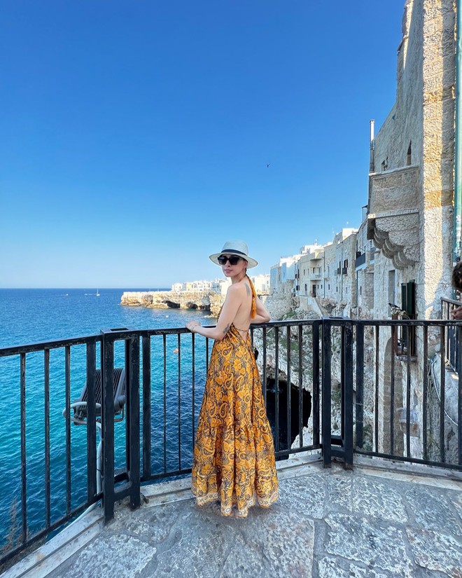 Với 4 món thời trang, style đi du lịch của phụ nữ trên 40 tuổi sẽ sành điệu như Ngô Thanh Vân- Ảnh 8.